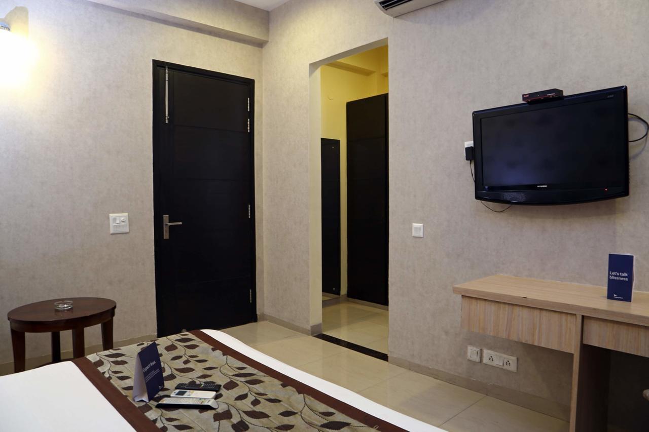 Fabhotel Signature Cyber Park Delhi  Dış mekan fotoğraf