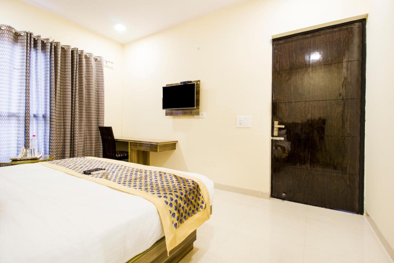 Fabhotel Signature Cyber Park Delhi  Dış mekan fotoğraf